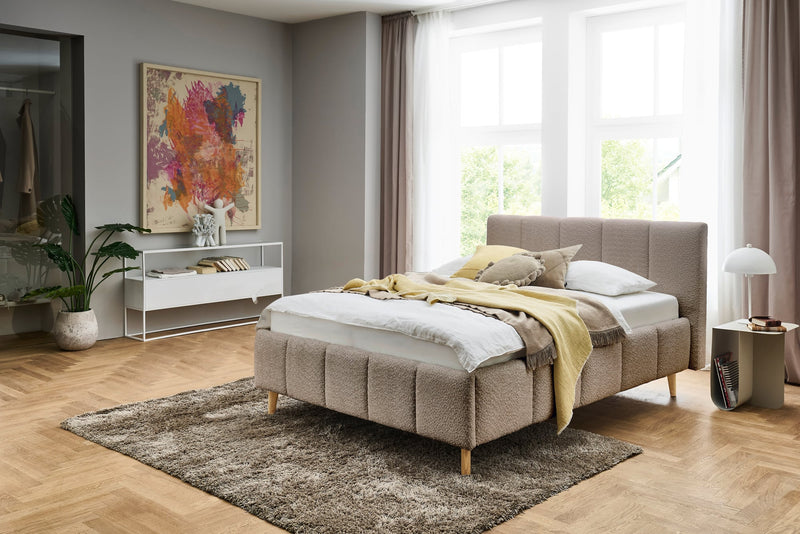 Polsterbett Alva mit Kopfteil-Einzügen und Holzfüßen in Cappuccino – Ansicht 2