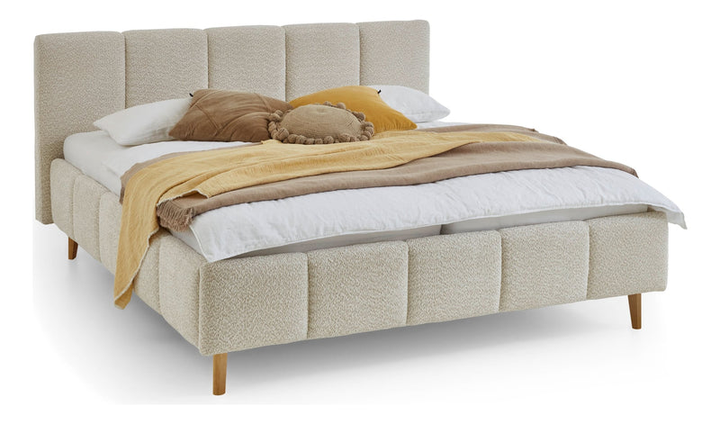 Polsterbett Alva mit Kopfteil-Einzügen und Holzfüßen in Creme – Ansicht 16