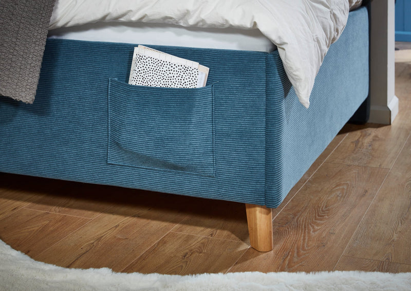 Jugendbett Cool mit Rückenteil und USB-Anschluss, Polsterbett in Blau – Ansicht 4