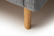 Polsterbett Lotte mit Bettkasten, gestepptem Kopfteil und Holzfüßen in Grau – Ansicht 18