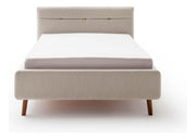 Polsterbett Lotte mit Bettkasten, gestepptem Kopfteil und Holzfüßen in Beige – Ansicht 3
