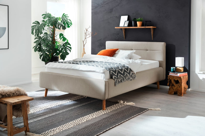 Polsterbett Lotte mit Bettkasten, gestepptem Kopfteil und Holzfüßen in Beige – Ansicht 1