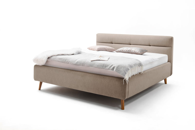 Polsterbett Lotte mit Bettkasten, gestepptem Kopfteil und Holzfüßen in Beige – Ansicht 6