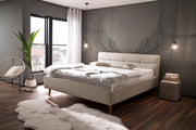 Polsterbett Lotte mit Bettkasten, gestepptem Kopfteil und Holzfüßen in Beige – Ansicht 2
