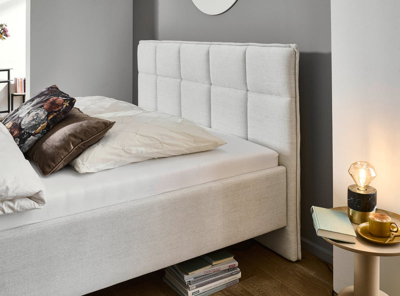 Polsterbett Paulo mit gestepptem Kopfteil und Biese in Beige – Ansicht 11