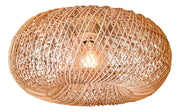 Good&Mojo Deckenleuchte Arizona aus Rattan in Natur: ovaler Schirm aus geflochtenem Rattan mit sichtbarer Glühbirne.