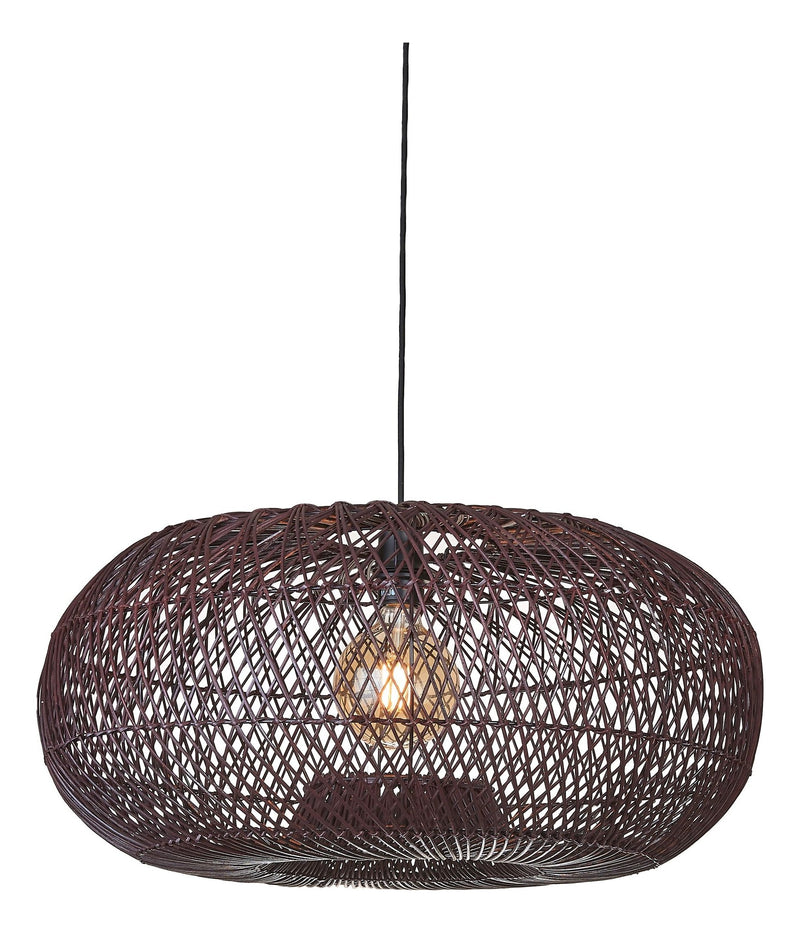 Hängeleuchte Arizona von Good&Mojo in Weinrot mit ovalem Schirm aus geflochtenem Rattan, Glühbirne sichtbar