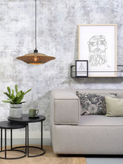 Good&Mojo Hängeleuchte Bali aus Bambus in Natur/Schwarz über einem grauen Sofa mit Wohnzimmer-Ambiente