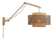 Good&Mojo Wandleuchte Bhutan aus Bambus: ausladender Wandarm mit Geflechtschirm und schwarzem Kabel.