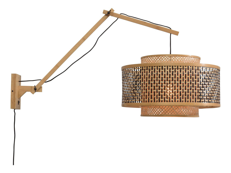 Good&Mojo Wandleuchte Bhutan aus Bambus: ausladender Wandarm mit Geflechtschirm und schwarzem Kabel.