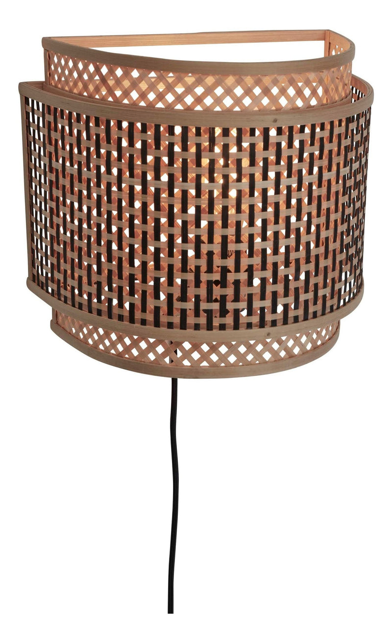 Halbrunde Bambus-Wandleuchte Bhutan von Good&Mojo in Natur mit schwarzem Kabel, Gittergeflecht mit eingelassener Lichtquelle.