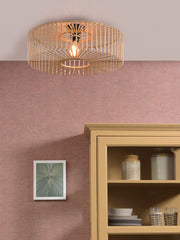 Gesamtansicht der Deckenleuchte Good&Mojo Bromo aus Bambus mit runder, lamellenartiger Schirmung und sichtbarer Glühlampe.