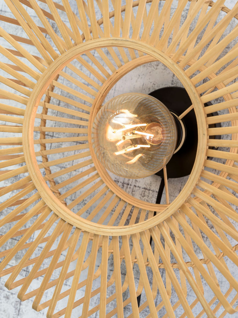 Good&Mojo Wandleuchte Bromo aus Bambus in Natur/Schwarz: Draufsicht auf das sternförmige Bambusgeflecht mit Glühlampe.