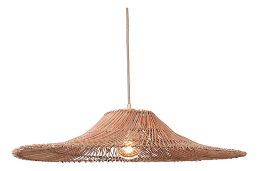 Hängeleuchte Cancun von Good&Mojo aus naturfarbenem Rattan mit breitem, geflochtenem Schirm und sichtbarer Glühbirne.