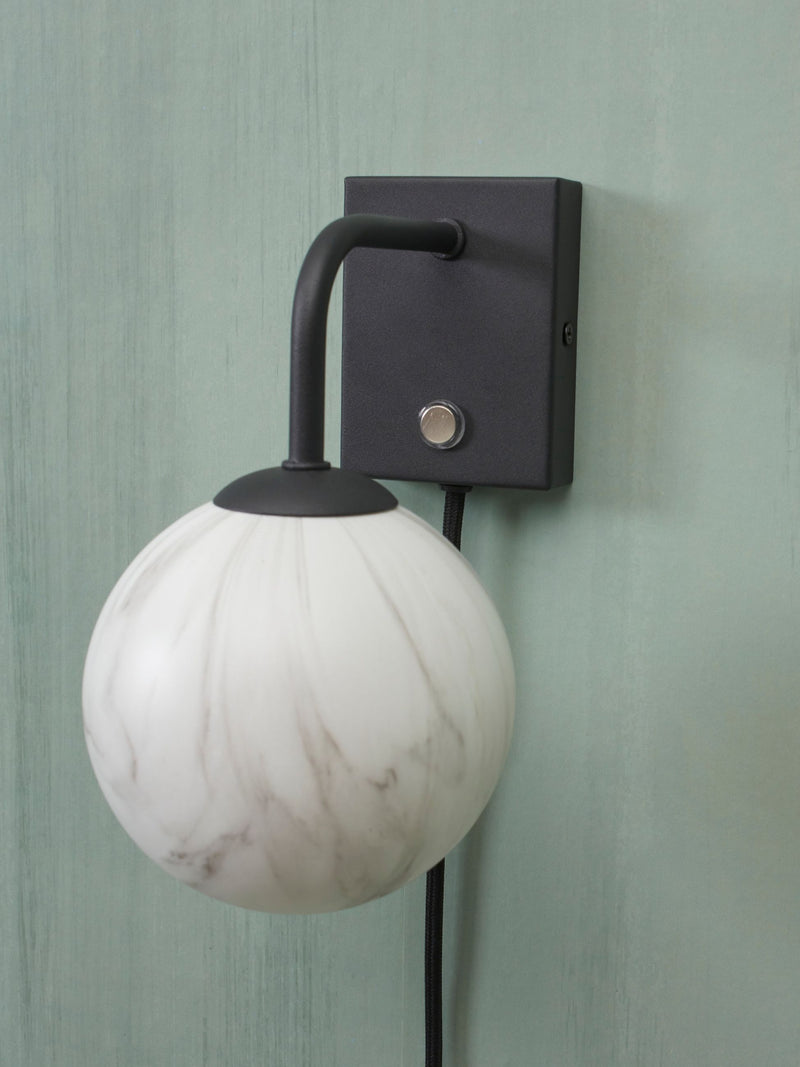 It’s about RoMi Wandleuchte Carrara aus Glas und Eisen mit Marmordruck-Optik, weitere Ansicht