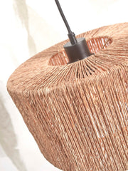 Detailansicht eines Good&Mojo Iguazu Lampenschirms aus geflochtener Jute in Naturtönen, mit schwarzer Fassung und Kabel.