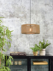 Good&Mojo Hängeleuchte Iguazu aus Jute mit rundem Schirm in Naturfarbe, hängt über einem schwarzen Sideboard.