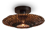 Deckenleuchte Kalimantan von Good&Mojo mit schwarzem Eisengestell und schalenförmigem Bambusschirm, Glühlampe sichtbar.