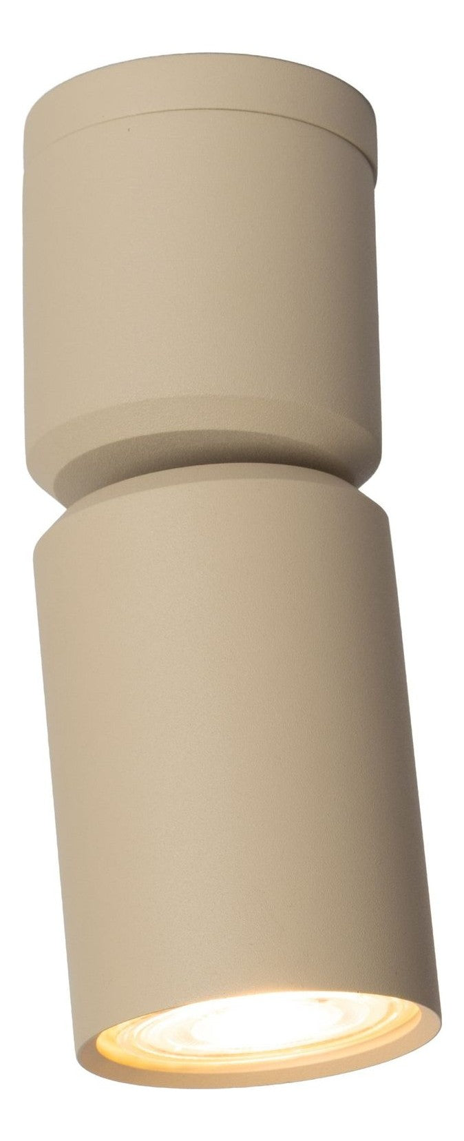 Die RoMi Deckenleuchte Milan in Sand: zylindrischer Aluminium-Spot mit schräg geneigtem Leuchtkopf und warm leuchtender Lichtöffnung.