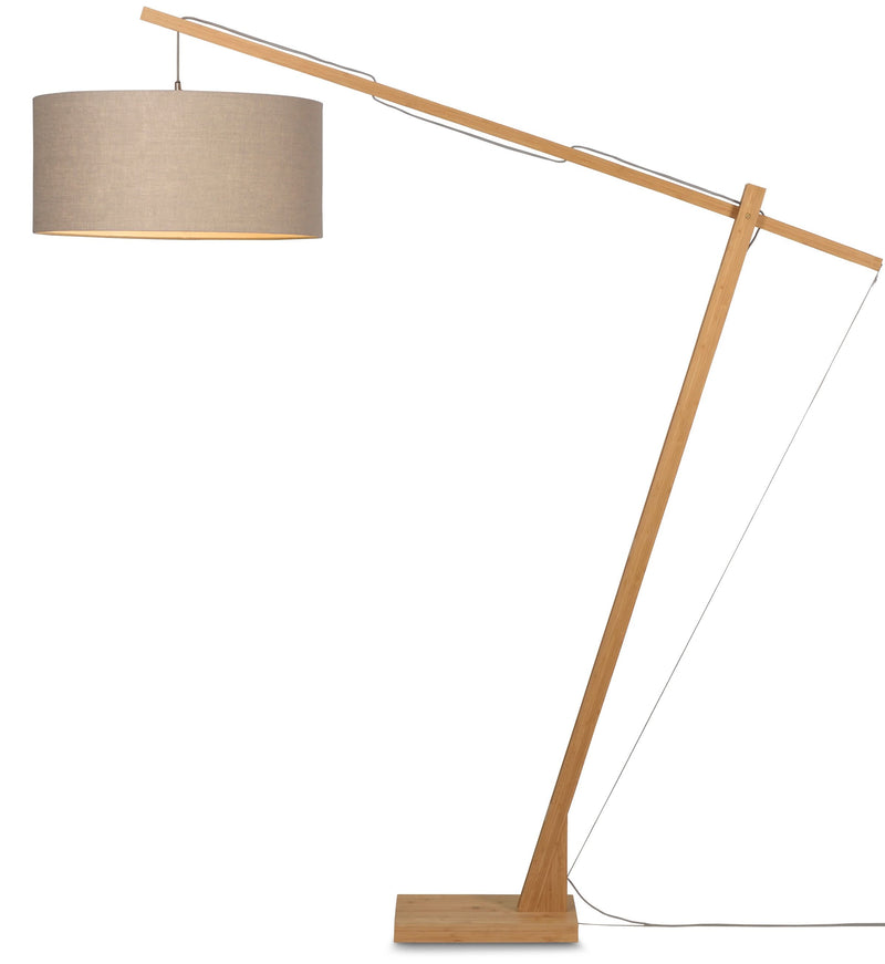 Good&Mojo Stehleuchte Montblanc: Bogenlampe aus hellem Bambus mit grau-beigem Leinenschirm, Gesamtansicht vor weißem Hintergrund.