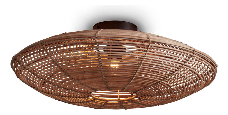 Deckenleuchte Tanami mit rundem, geflochtenem Rattan-Schirm in Natur und dunklem Metall-Baldachin, Gesamtansicht.