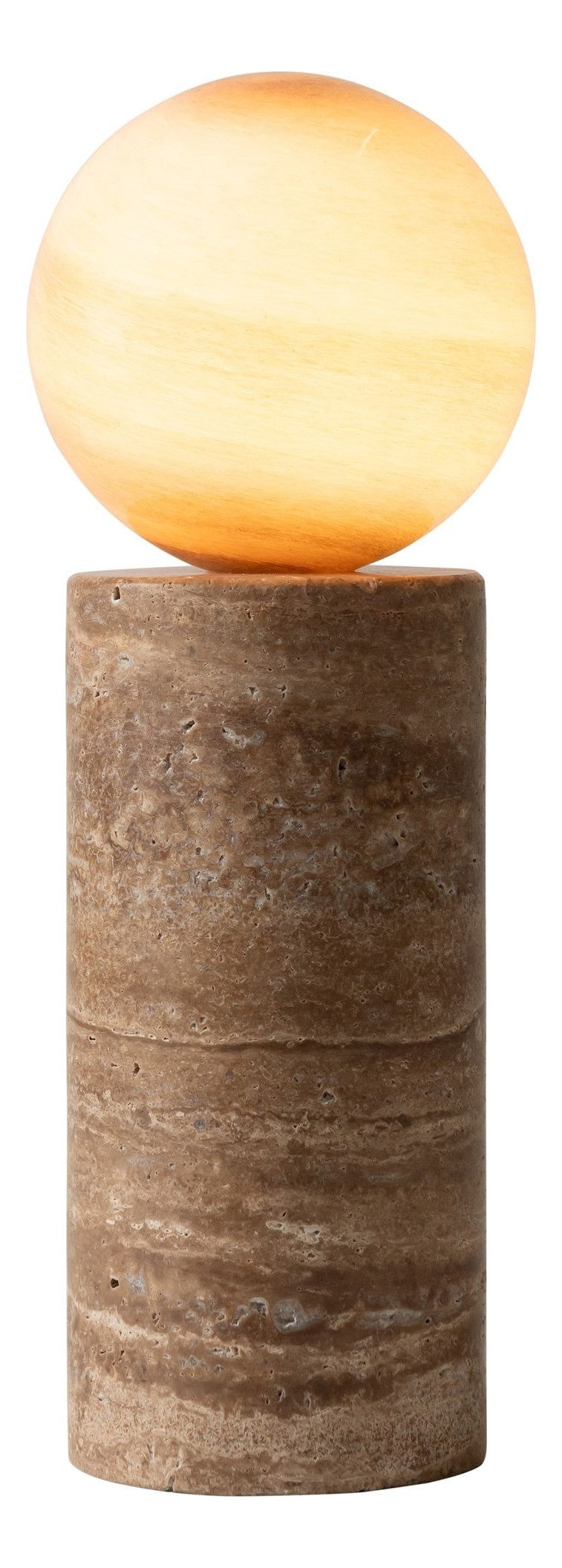 Tischleuchte Tivoli von It's about RoMi: beige-braune Travertin-Säule mit leuchtendem, kugelförmigem Glasschirm in Sand.