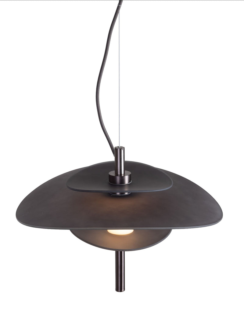 Hängeleuchte Kyoto von It's about RoMi in Bronze mit zwei übereinanderliegenden Schirmen und sichtbarer LED-Lichtquelle.