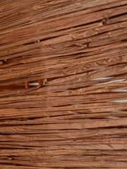Detailaufnahme des braunen Raffia-Geflechts der Good&Mojo Deckenleuchte Panama Raffia Octogon S mit sichtbarer Faserstruktur.